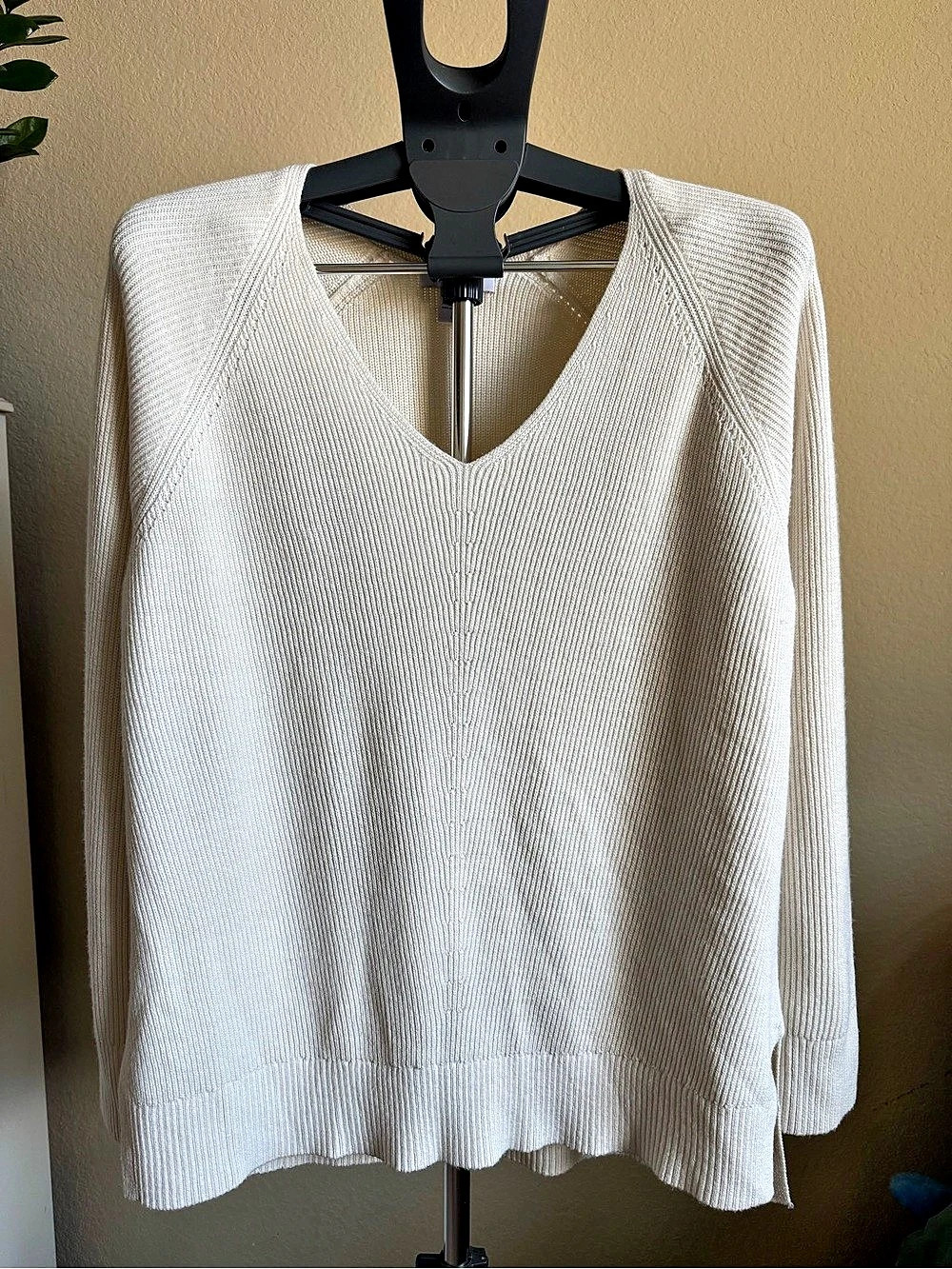 Athleta Hanover V-Neck Sweater V-Neck Sweater in Cream Size Large